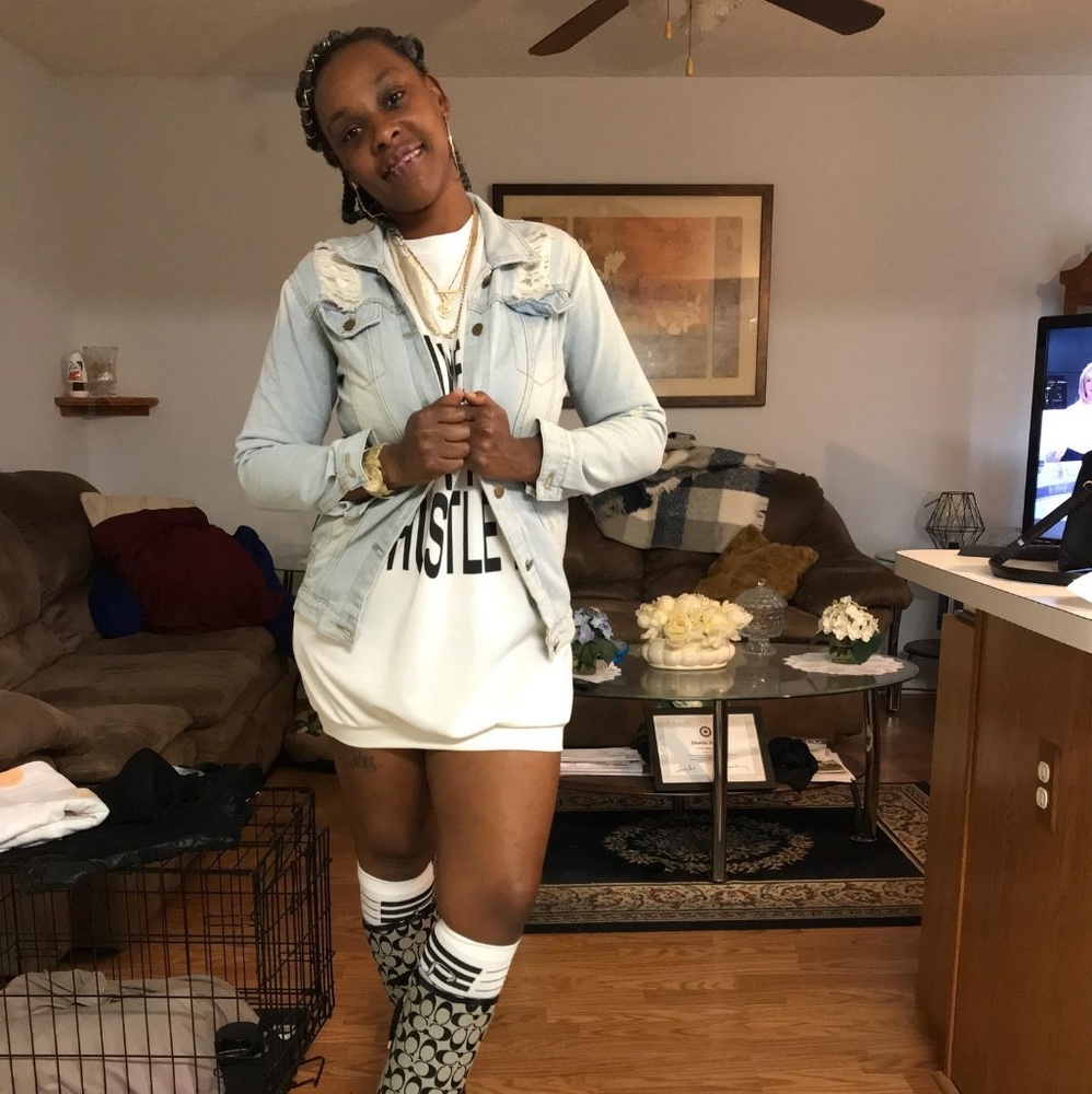 Meet your Posher, Adrienne